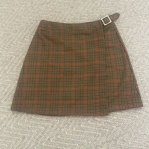 Brandy Melville beige plaid skirt with belt buckle